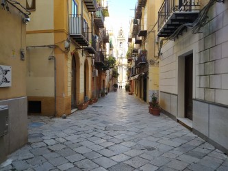 Palermo, attività chiuse in via dell'Orologio
