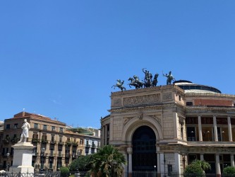 Palermo zona bianca, teatro Politeama Garibaldi